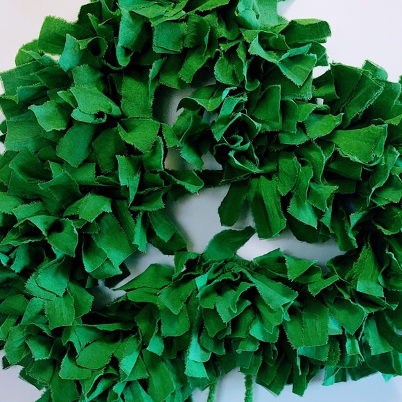 Hand Crafted St. Patrick's Day Kelly Green Shamrock Fabric Rag Wreath 19" Wide - Picture 3 of 7